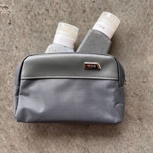 TUMI x Delta Airlines  〰️ Business class amenity 〰️ Toiletry + GRAVEL containers